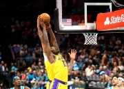 球友会娱乐平台包含唐斯绝杀时刻，绝杀战胜点燃赛场，湖人迎来胜利！的词条