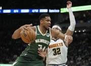 球友会娱乐平台包含字母哥险胜波尔津吉斯，助攻爆棚关键表现点燃全场！的词条